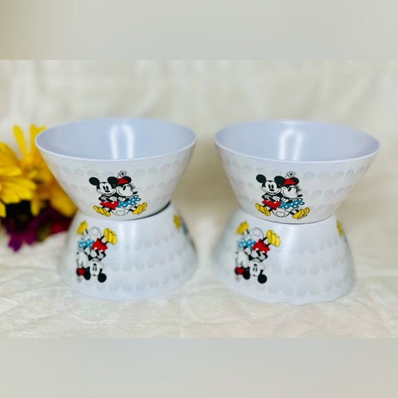4 Disney Mickey Mouse & Minnie Melamine Soup/Salad/Cereal Bowls (BPA Free) NEW - Picture 3 of 7